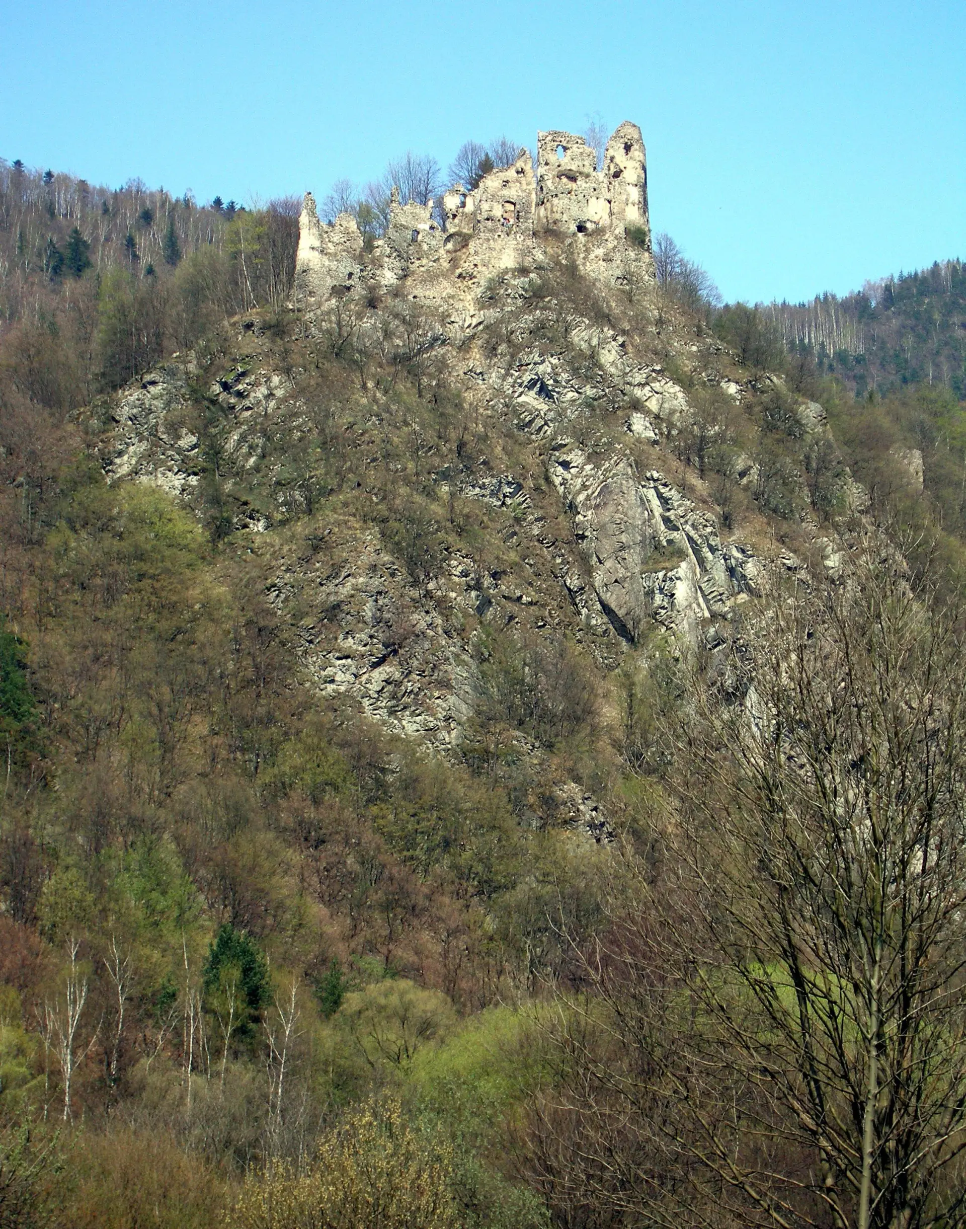Starý hrad (Starhrad) pri Strečne – zrúcanina stredovekého hradu nad meandrom rieky Váh